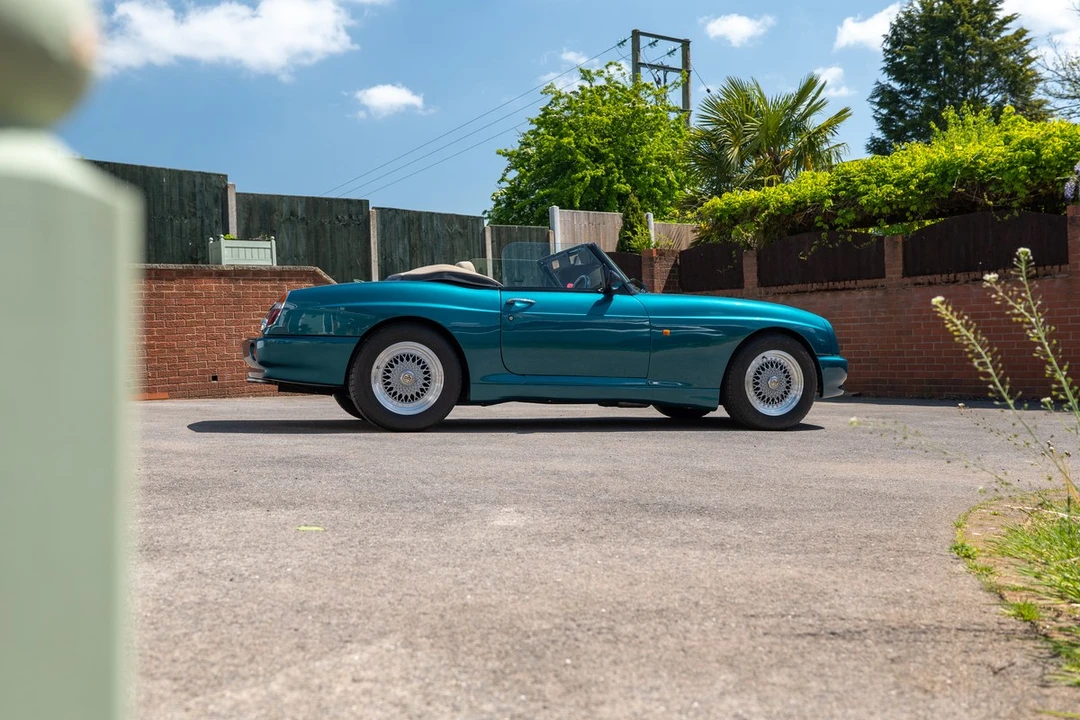 1993 MG RV8 - Image 4 of 30