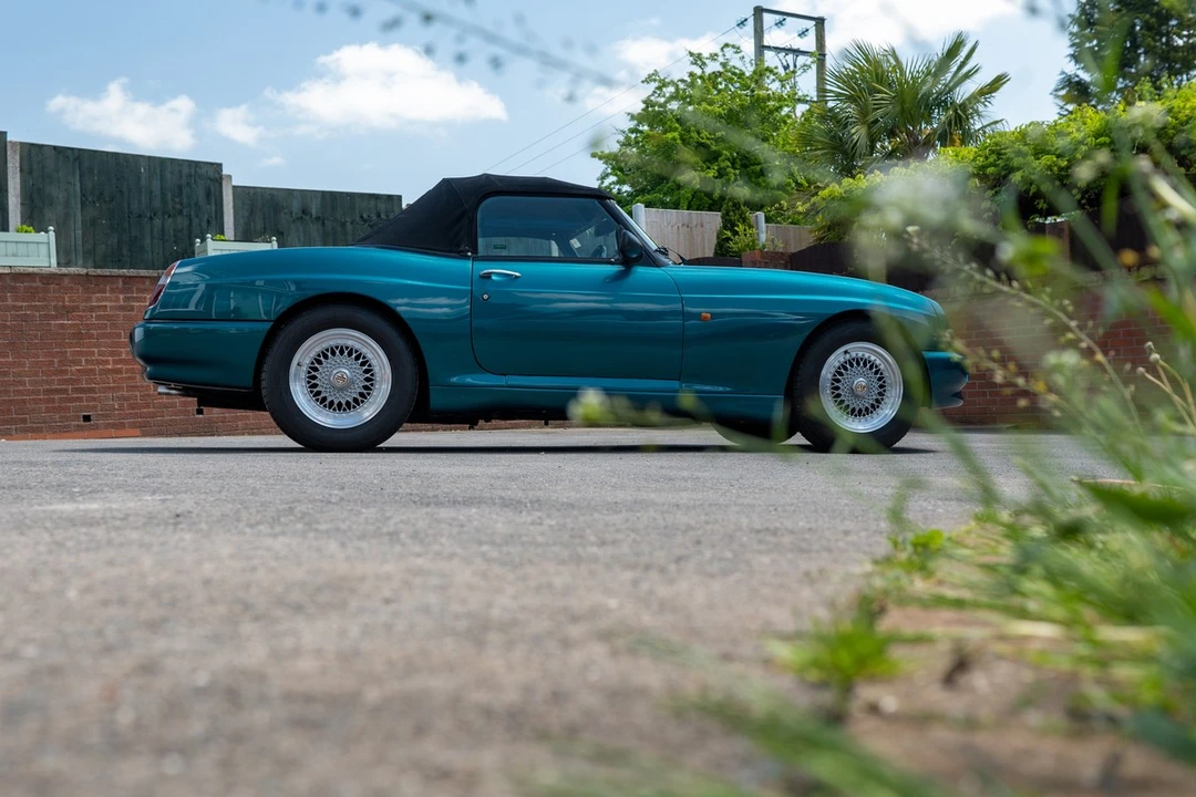 1993 MG RV8 - Image 22 of 30