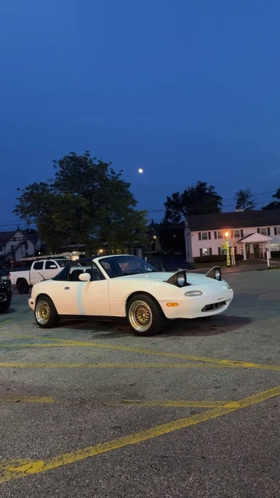 1993 Mazda NA MX-5 Miata - Image 2 of 3