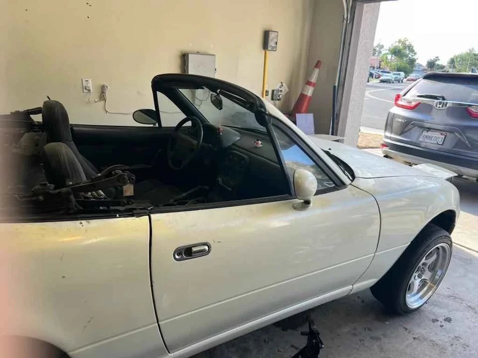 1993 Mazda NA MX-5 Miata - Image 2 of 3