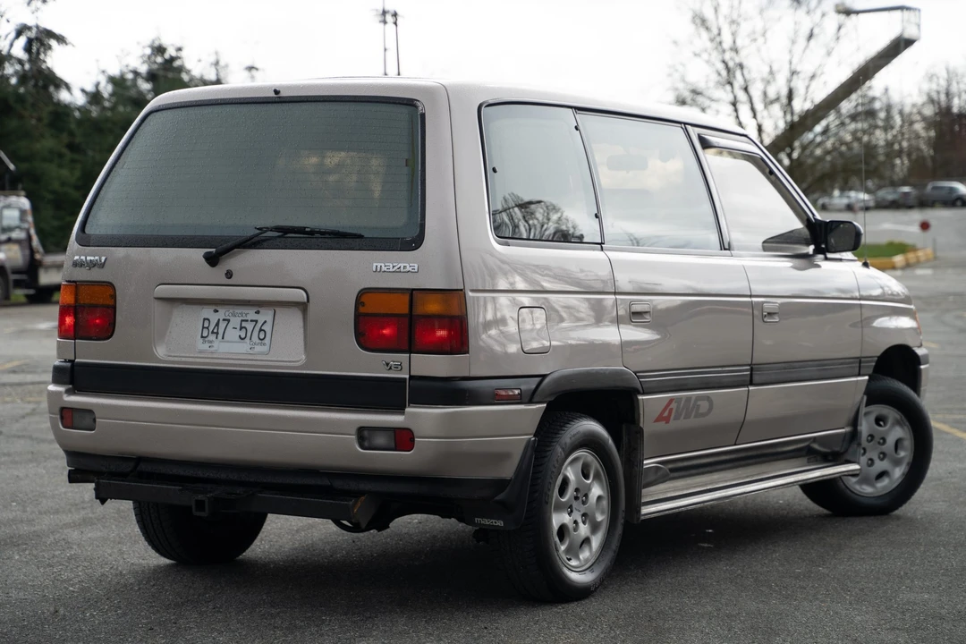 1993 Mazda MPV 1st Gen - Image 17 of 31