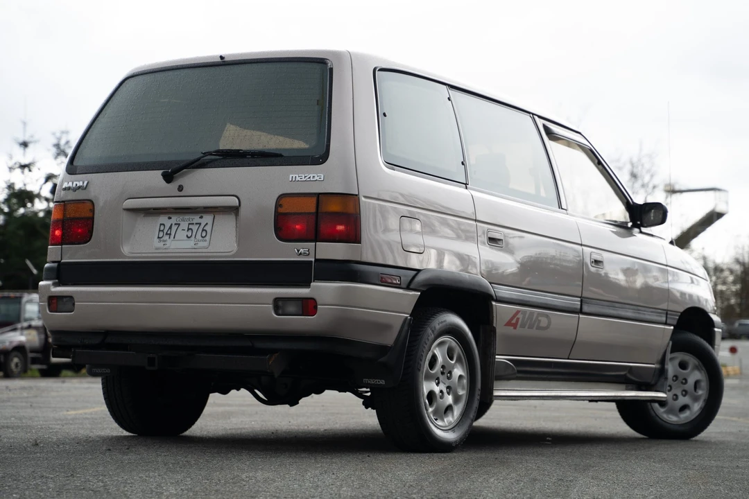 1993 Mazda MPV 1st Gen - Image 18 of 31