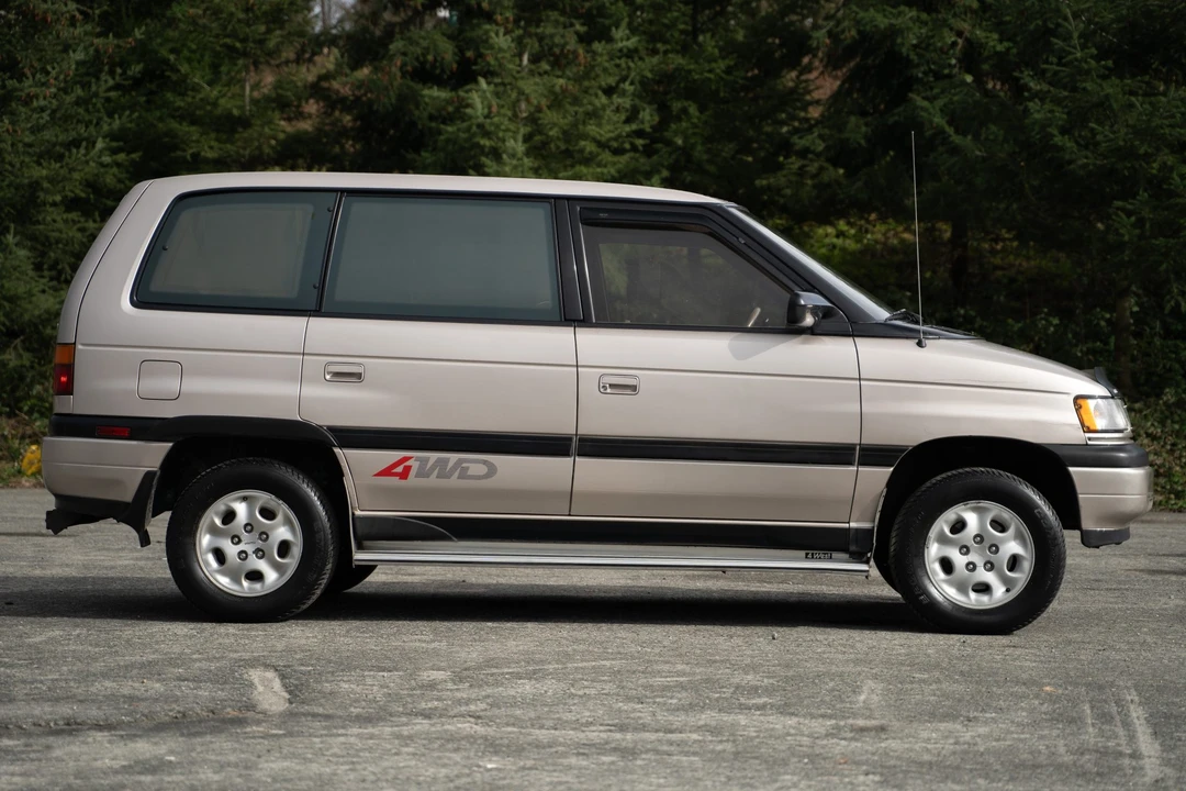 1993 Mazda MPV 1st Gen - Image 15 of 31