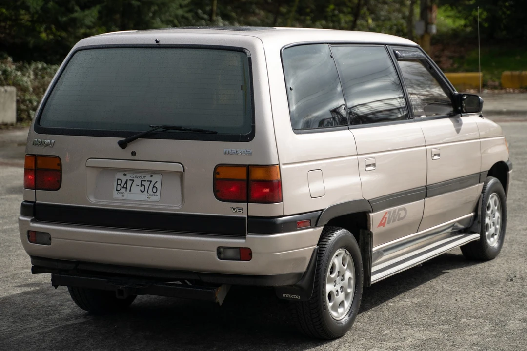 1993 Mazda MPV 1st Gen - Image 19 of 31