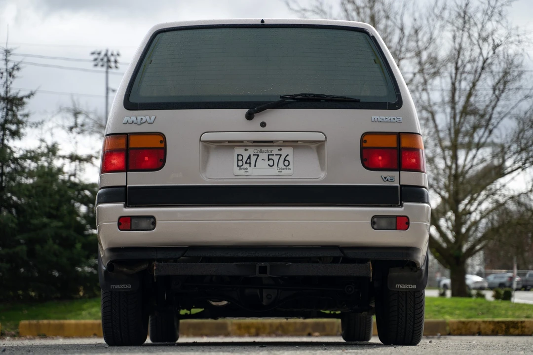 1993 Mazda MPV 1st Gen - Image 25 of 31