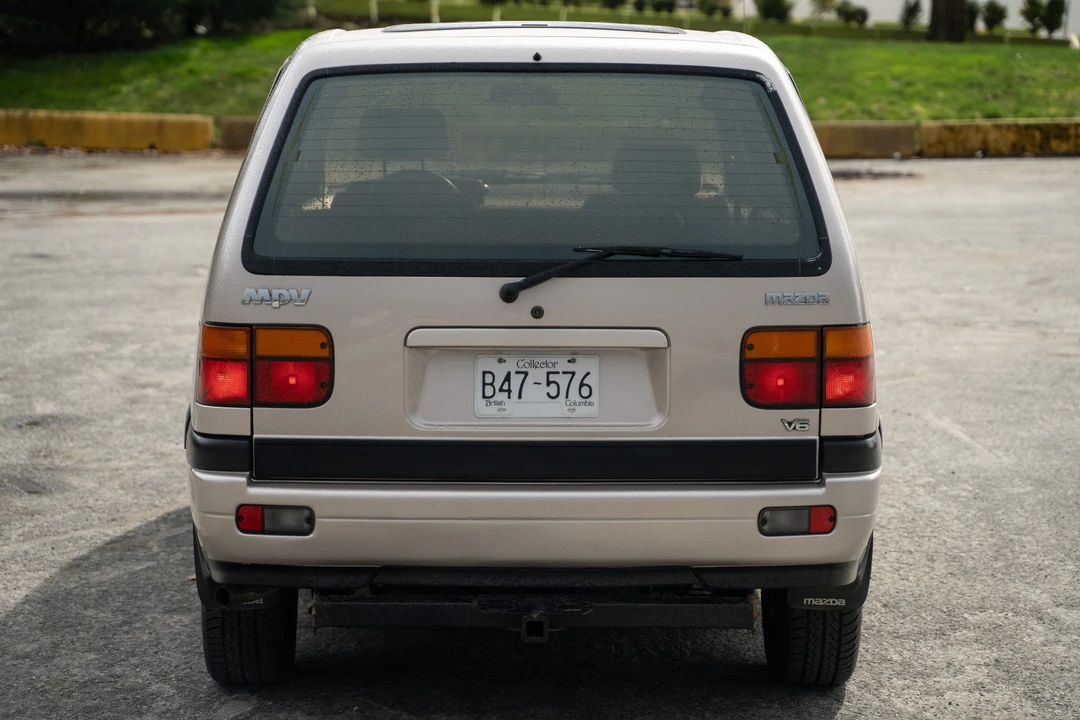 1993 Mazda MPV 1st Gen - Image 23 of 31