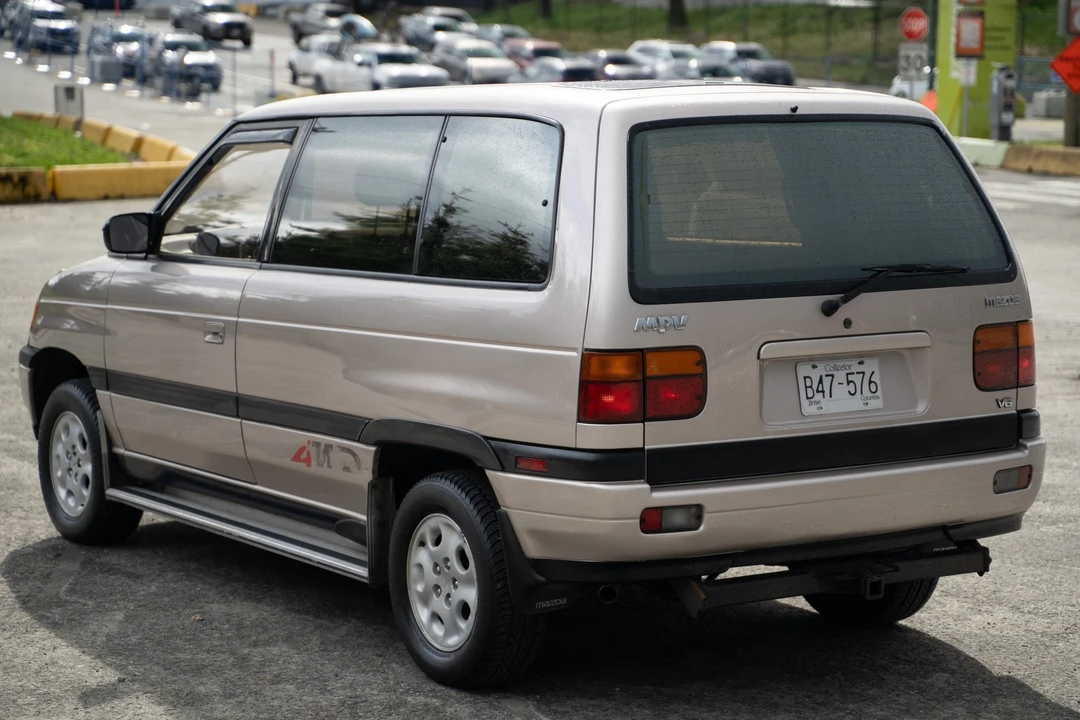 1993 Mazda MPV 1st Gen - Image 26 of 31