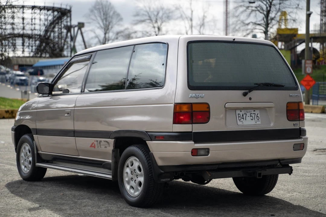 1993 Mazda MPV 1st Gen - Image 27 of 31
