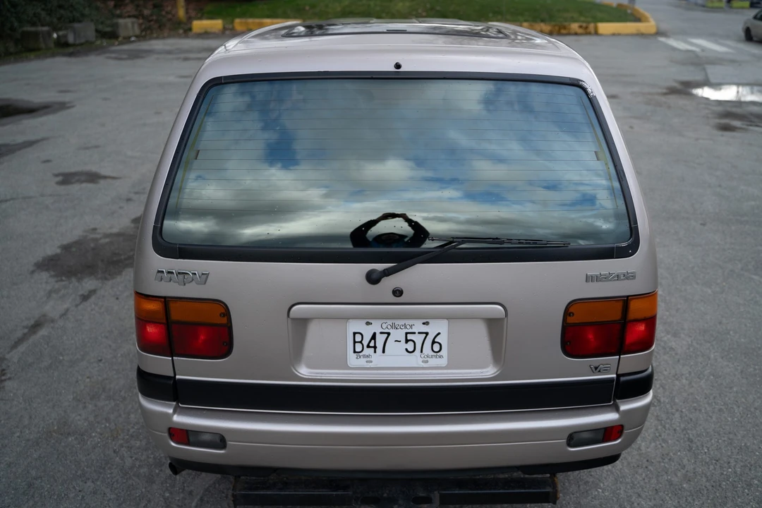 1993 Mazda MPV 1st Gen - Image 22 of 31