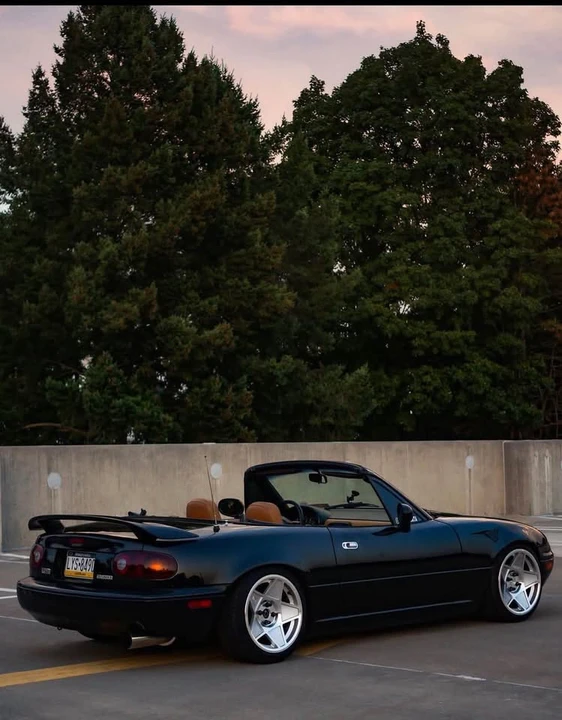1993 Mazda NA MX-5 Miata - Image 2 of 18