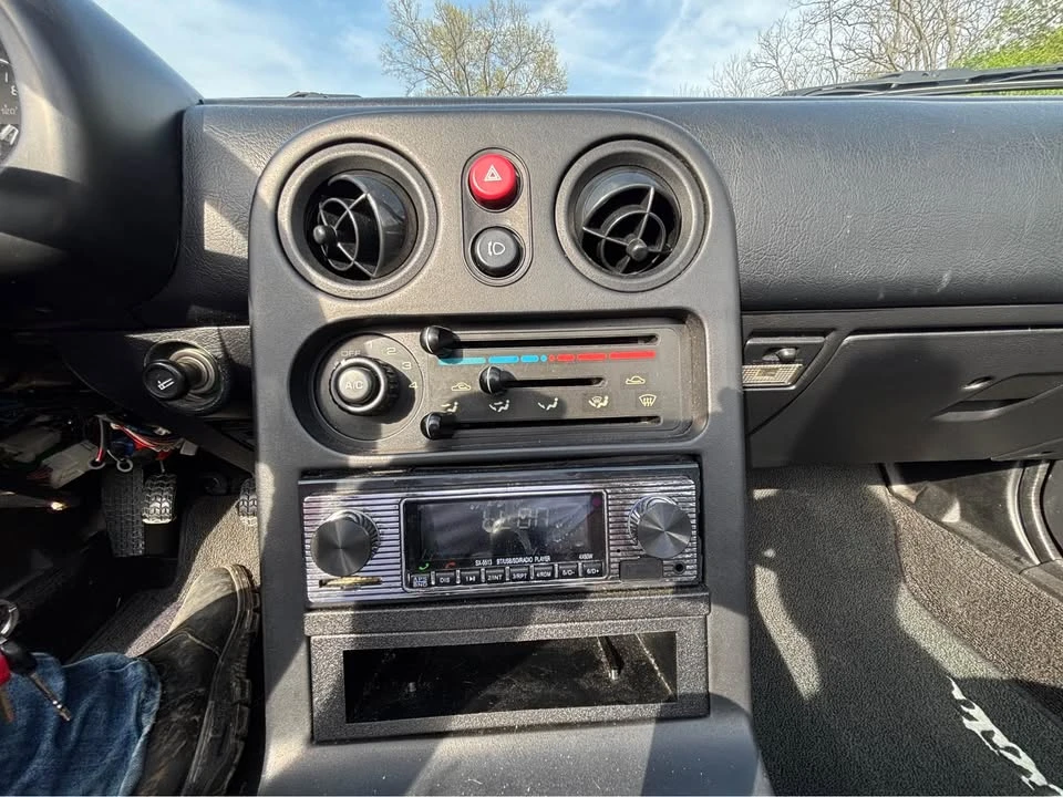 1993 Mazda NA MX-5 Miata - Image 11 of 17