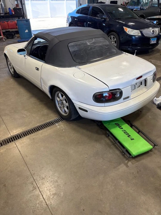 1993 Mazda NA MX-5 Miata - Image 5 of 10