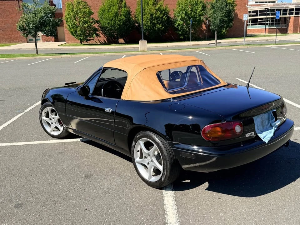 1993 Mazda NA MX-5 Miata - Image 10 of 15