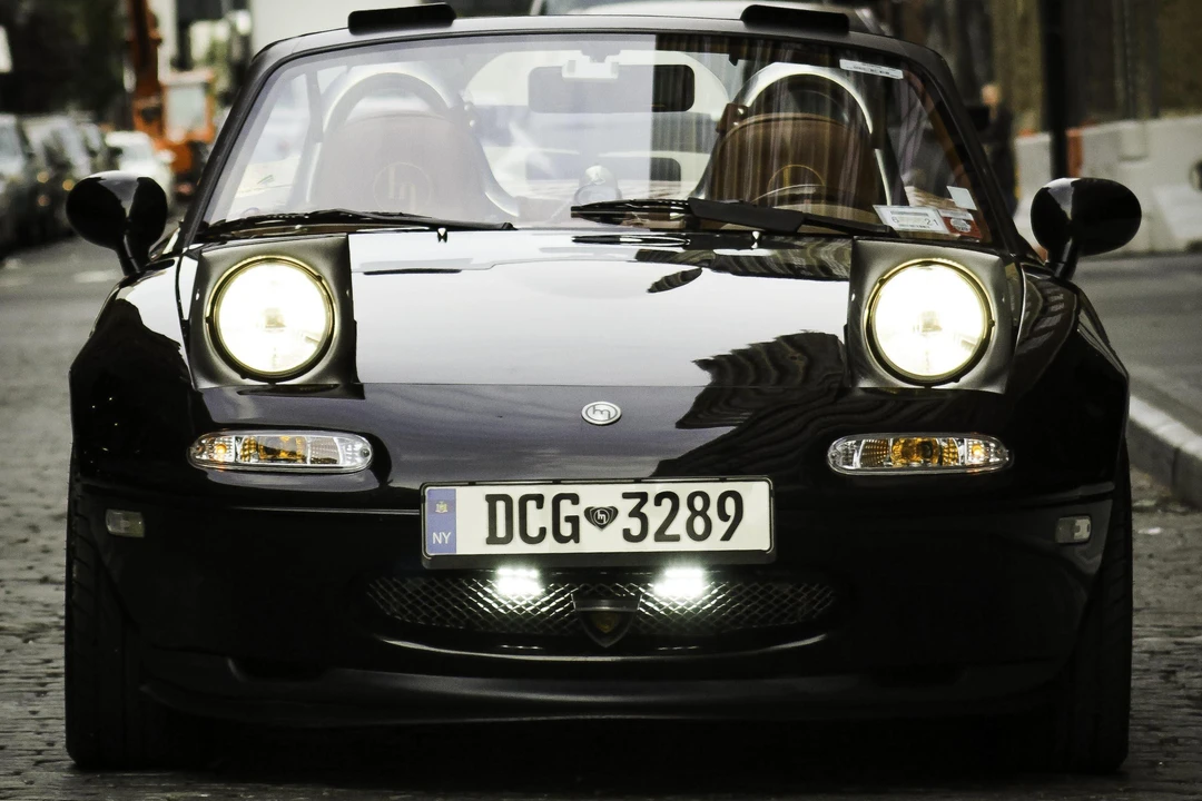 1993 Mazda NA MX-5 Miata - Image 2 of 31