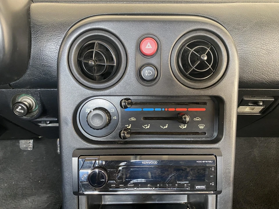1993 Mazda NA MX-5 Miata - Image 26 of 31