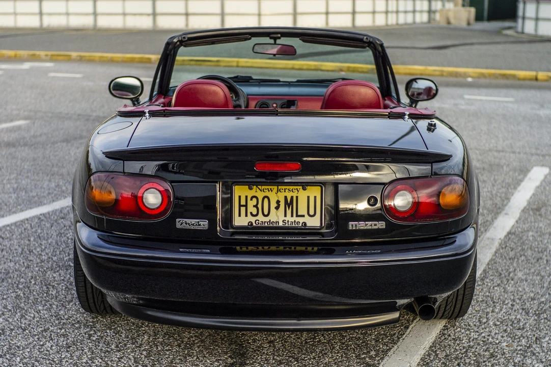 1993 Mazda NA MX-5 Miata - Image 2 of 31