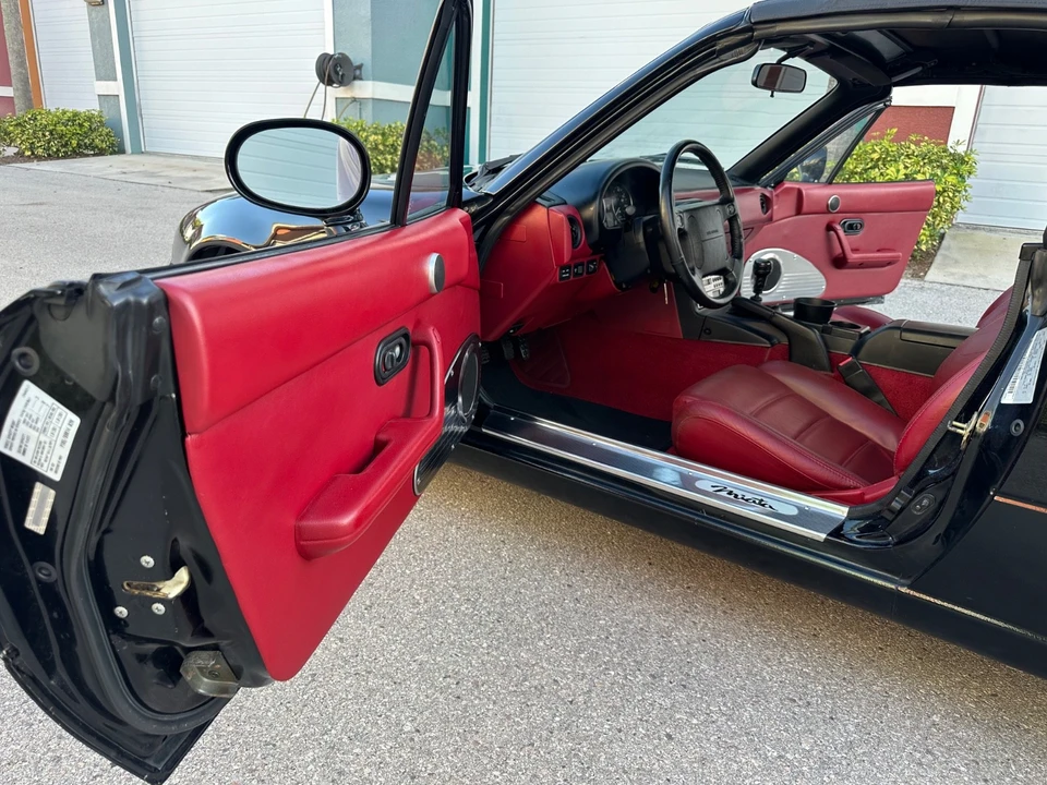 1993 Mazda NA MX-5 Miata - Image 17 of 21
