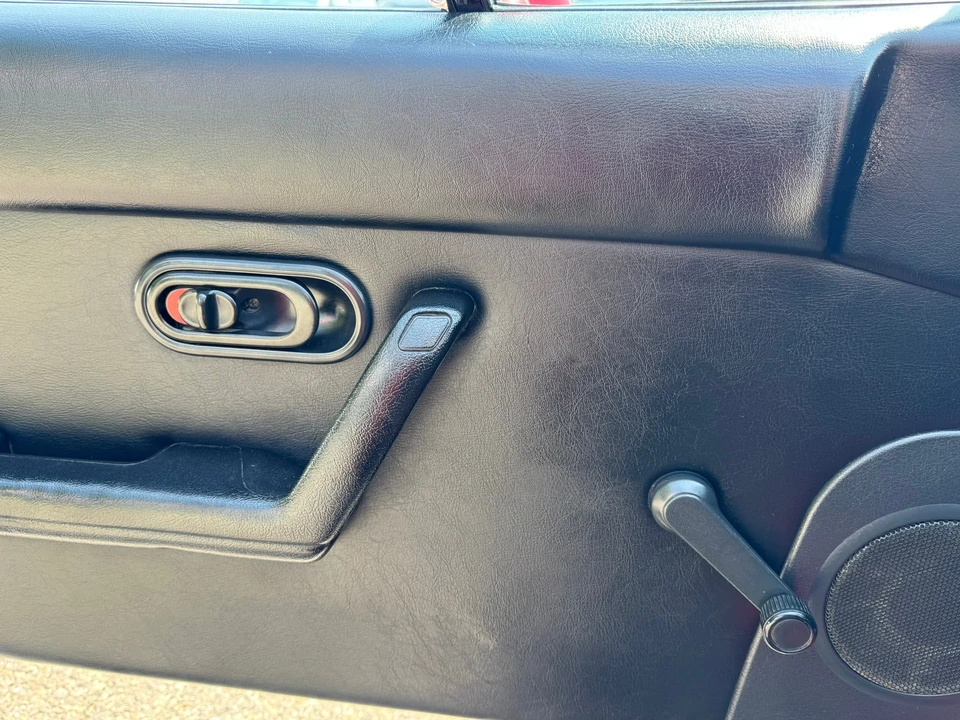 1993 Mazda NA MX-5 Miata - Image 20 of 25