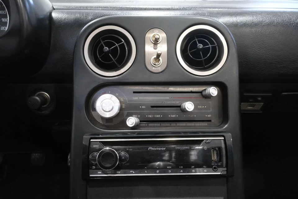 1993 Mazda NA MX-5 Miata - Image 14 of 18