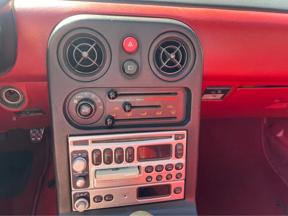 1993 Mazda NA MX-5 Miata - Image 4 of 10