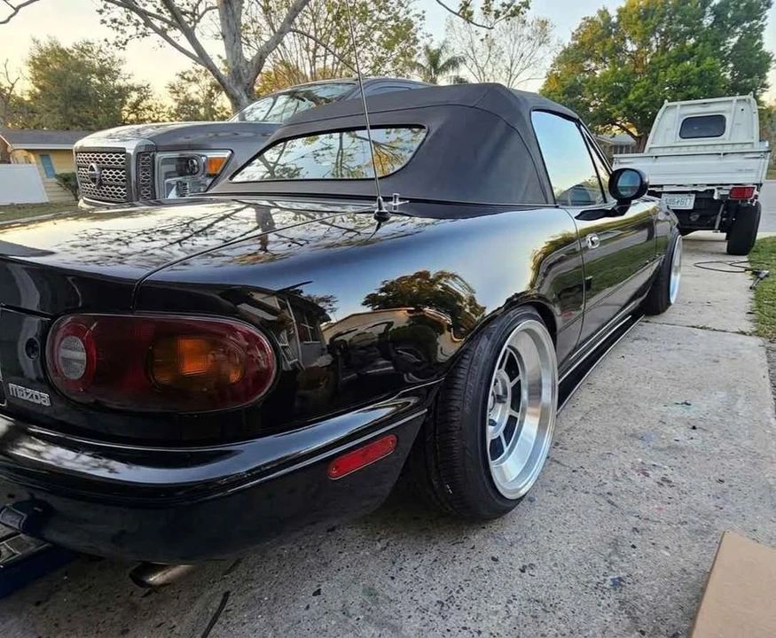 1993 Mazda NA MX-5 Miata - Image 5 of 10