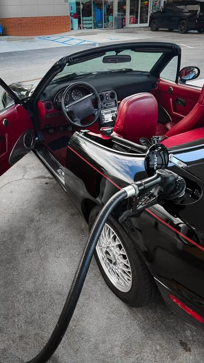 1993 Mazda NA MX-5 Miata - Image 2 of 2