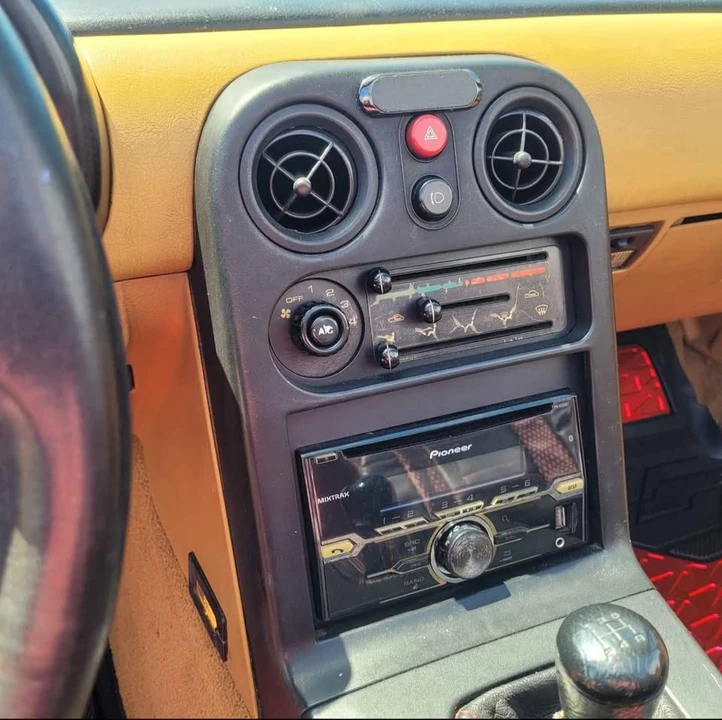1993 Mazda NA MX-5 Miata - Image 7 of 10