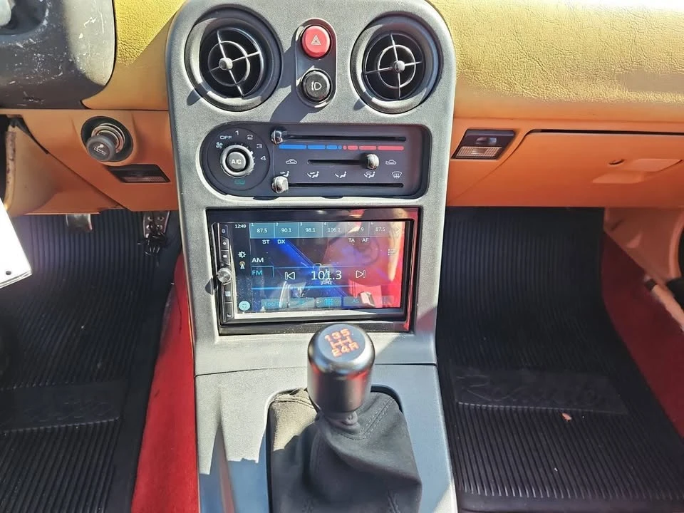 1993 Mazda NA MX-5 Miata - Image 15 of 19