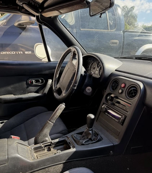 1993 Mazda NA MX-5 Miata - Image 7 of 10