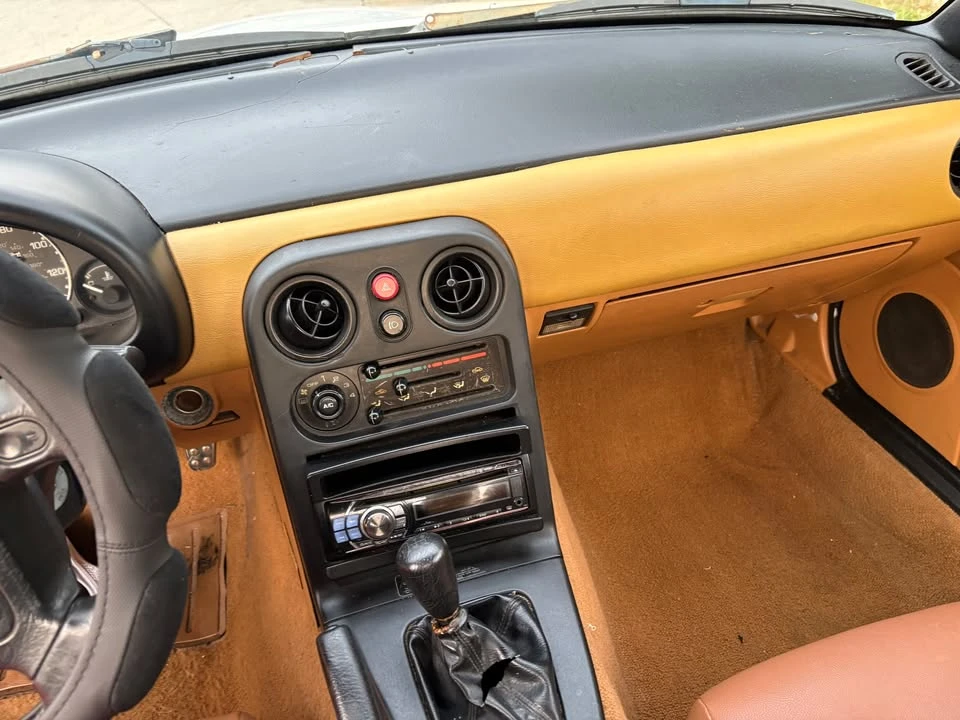 1993 Mazda NA MX-5 Miata - Image 8 of 11