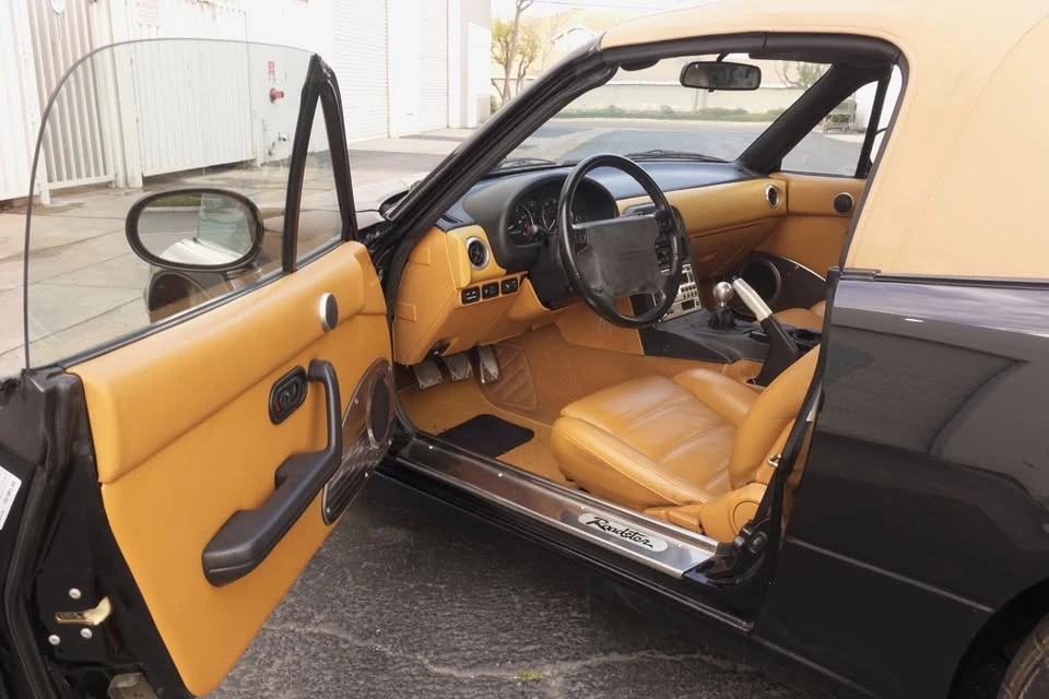 1993 Mazda NA MX-5 Miata - Image 5 of 8