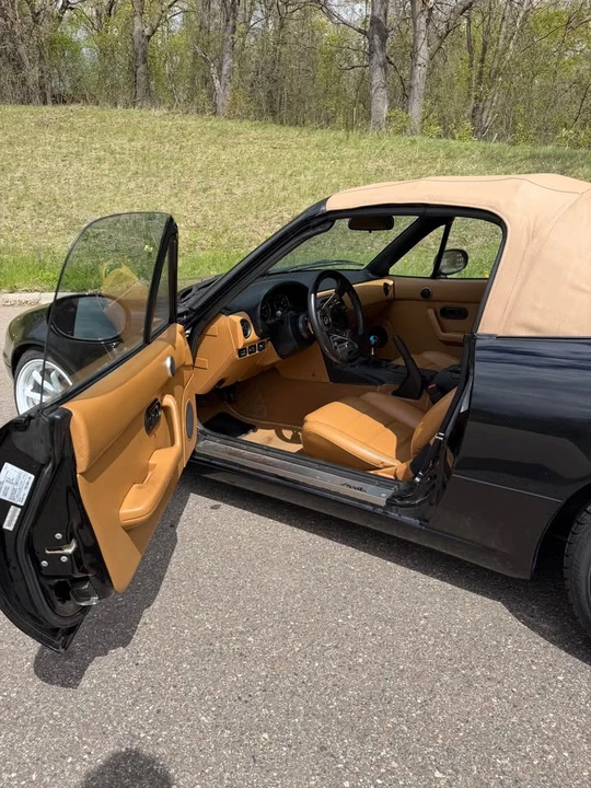 1993 Mazda NA MX-5 Miata - Image 5 of 10
