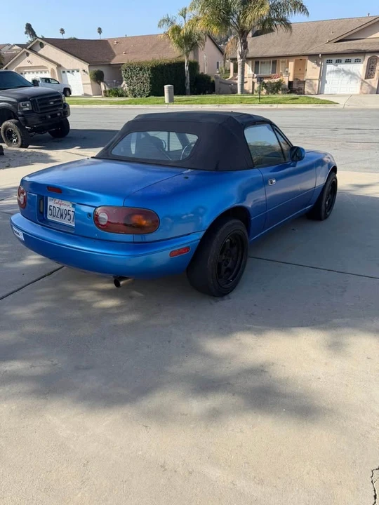 1993 Mazda NA MX-5 Miata - Image 2 of 11