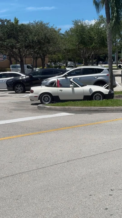 1993 Mazda NA MX-5 Miata - Image 4 of 4