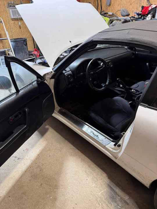 1993 Mazda NA MX-5 Miata - Image 4 of 10