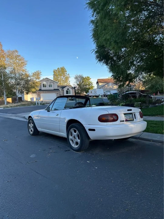 1993 Mazda NA MX-5 Miata - Image 11 of 12