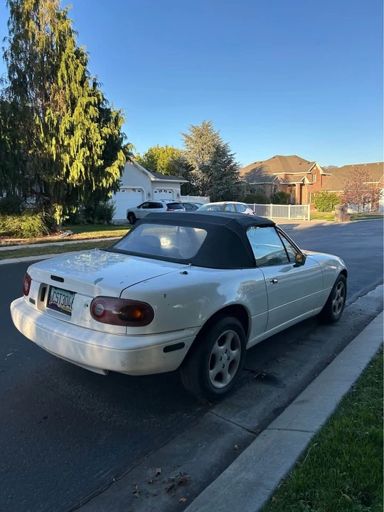 1993 Mazda NA MX-5 Miata - Image 6 of 12