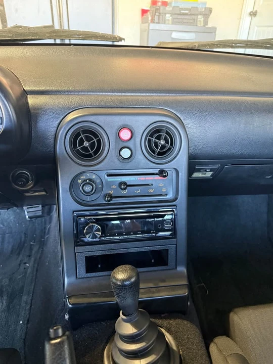 1993 Mazda NA MX-5 Miata - Image 9 of 10