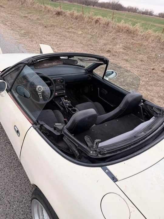 1993 Mazda NA MX-5 Miata - Image 17 of 18