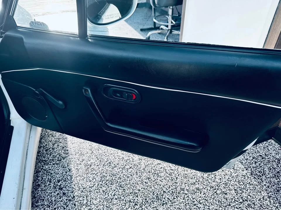 1993 Mazda NA MX-5 Miata - Image 11 of 17