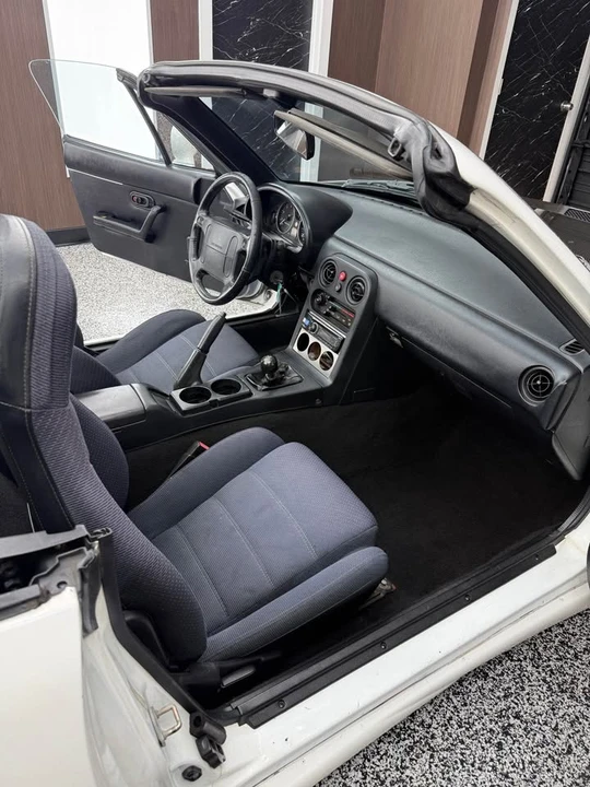 1993 Mazda NA MX-5 Miata - Image 8 of 18