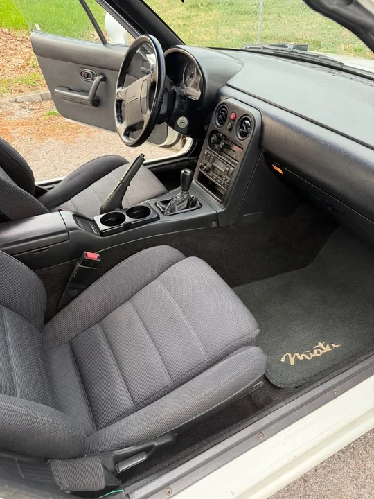 1993 Mazda NA MX-5 Miata - Image 6 of 12