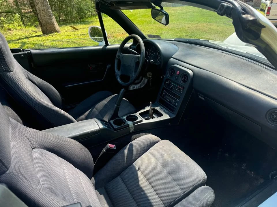 1993 Mazda NA MX-5 Miata - Image 6 of 10