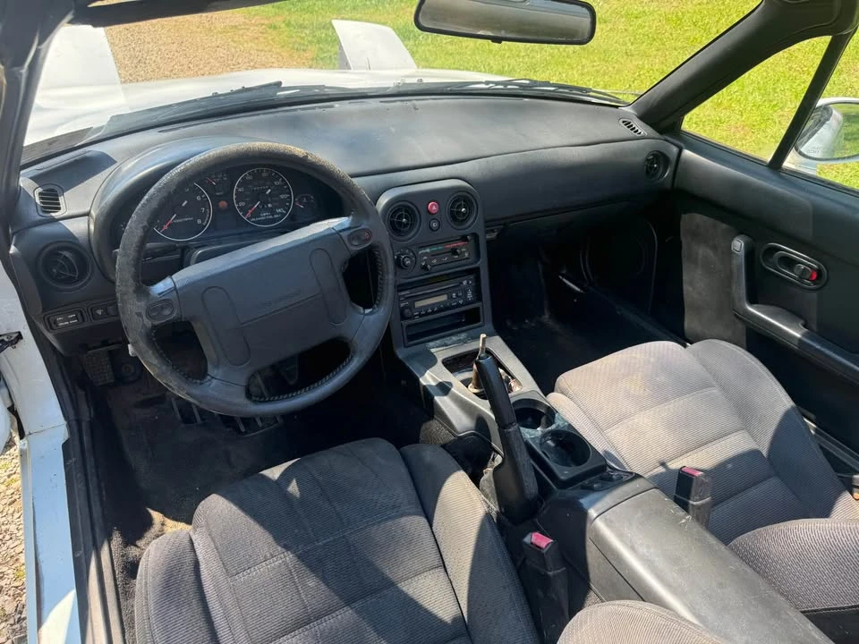 1993 Mazda NA MX-5 Miata - Image 5 of 10