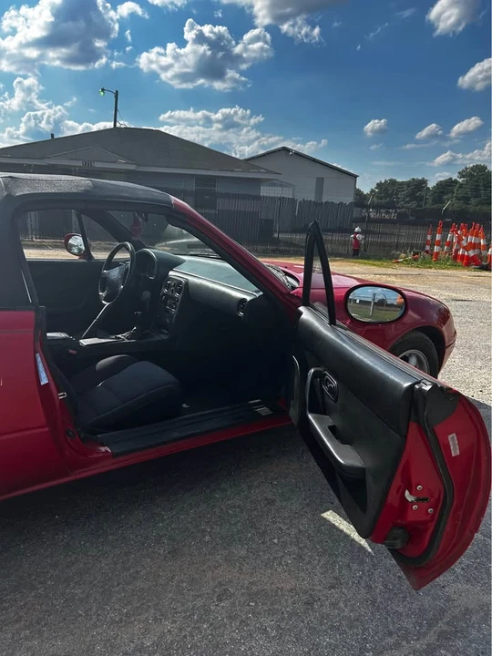 1993 Mazda NA MX-5 Miata - Image 9 of 16