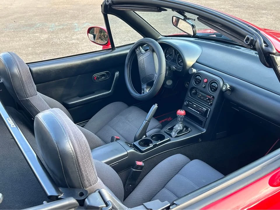 1993 Mazda NA MX-5 Miata - Image 16 of 17