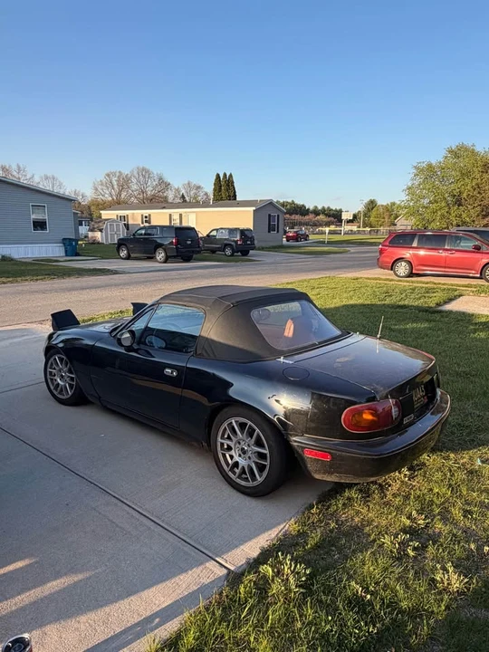 1993 Mazda NA MX-5 Miata - Image 5 of 11
