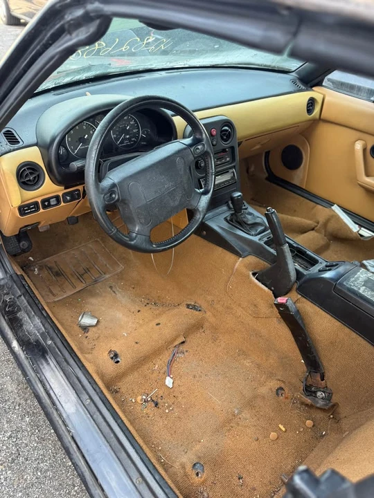 1993 Mazda NA MX-5 Miata - Image 6 of 10