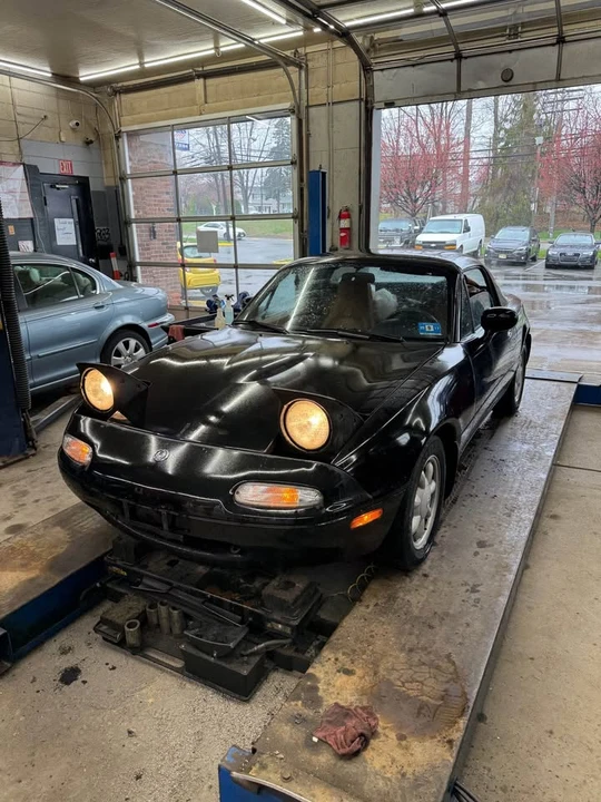 1993 Mazda NA MX-5 Miata - Image 2 of 11