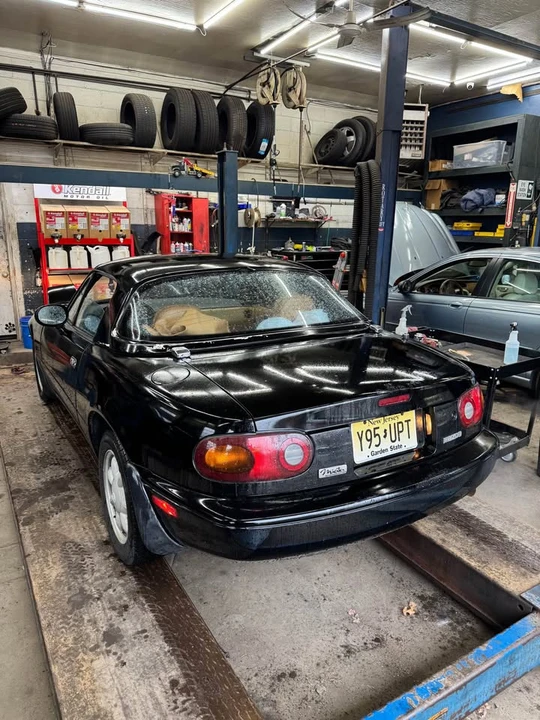 1993 Mazda NA MX-5 Miata - Image 7 of 11